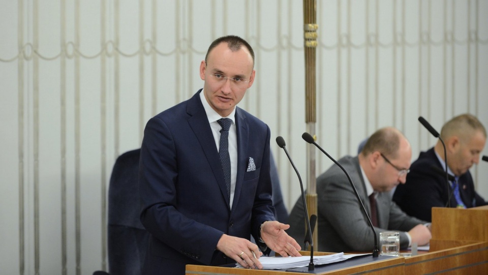 Mikołaj Pawlak powołany przez Sejm na Rzecznika Praw Dziecka, podczas wystąpienia w Senacie. Fot. PAP/Jakub Kamiński