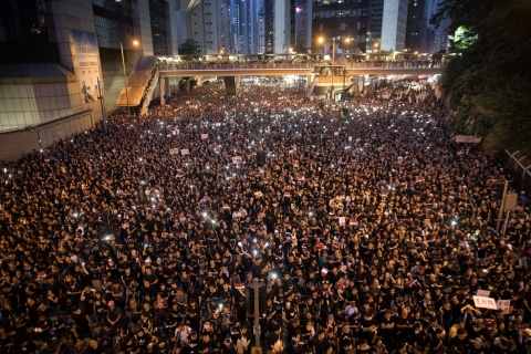 W Hongkongu setki tysięcy osób protestują przeciw ekstradycji do Chin